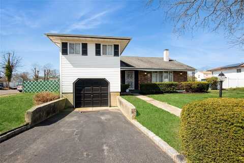 256 Leaf Avenue, Central Islip, NY 11722
