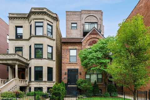 632 W BARRY Avenue, Chicago, IL 60657