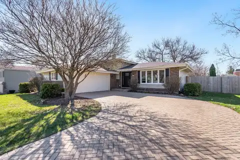 24w701 Woodcrest Drive, Naperville, IL 60540