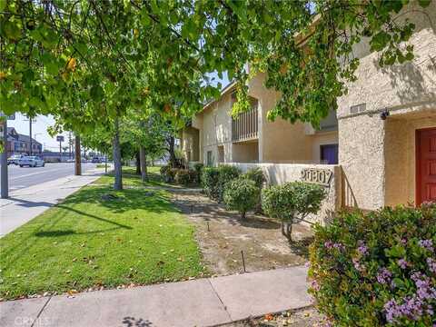 20807 Roscoe Boulevard, Winnetka, CA 91306
