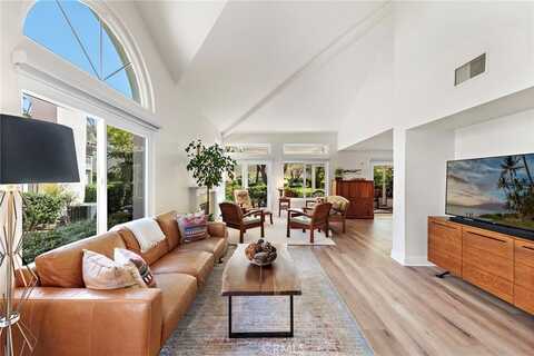 12 Calle Maria, Rancho Santa Margarita, CA 92688