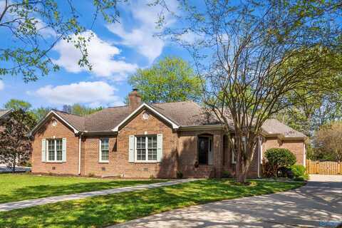 121 Featherstone Lane SE, Owens Cross Roads, AL 35763