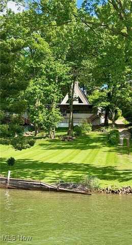 166 Cheyenne Trail, Malvern, OH 44644