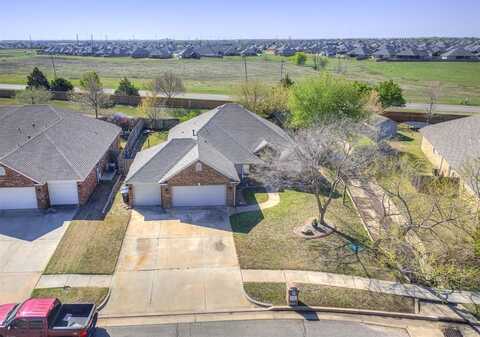 2036 SW 33rd Street, Moore, OK 73170