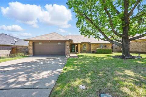 1825 Canterbury Circle, Fort Worth, TX 76112