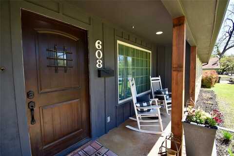 608 Grand Avenue, Brady, TX 76825