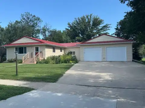 511 East 6th Avenue, Redfield, SD 57469