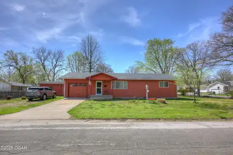 1005 Stratford Place, Neosho, MO 64850