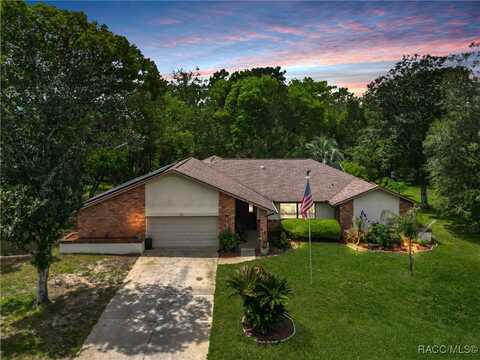 71 Pine Street, Homosassa, FL 34446