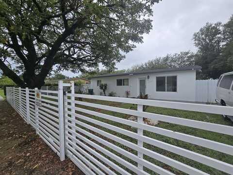 1220 NE 206th St, Miami, FL 33179