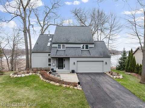 4965 GROVER Drive, Brighton, MI 48116