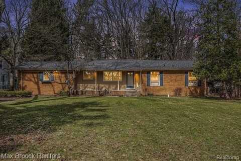 22505 RIVERDALE Drive, Southfield, MI 48033
