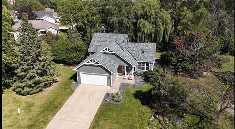 7906 27th Street N, Oakdale, MN 55128