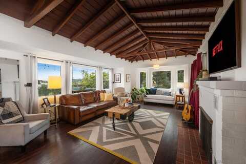 8535 Hillcrest Ave, La Mesa, CA 91941