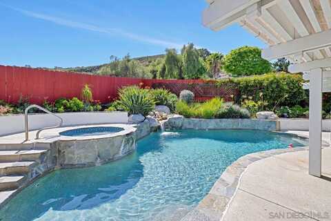 8852 Carmir Dr, Santee, CA 92071