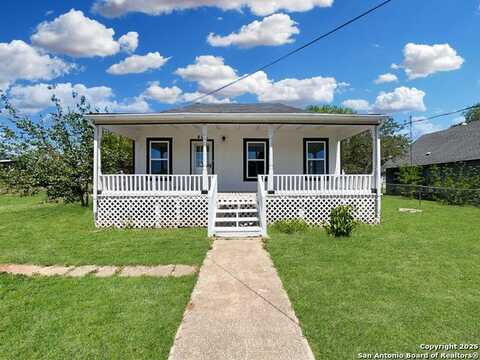 808 1st, Floresville, TX 78114
