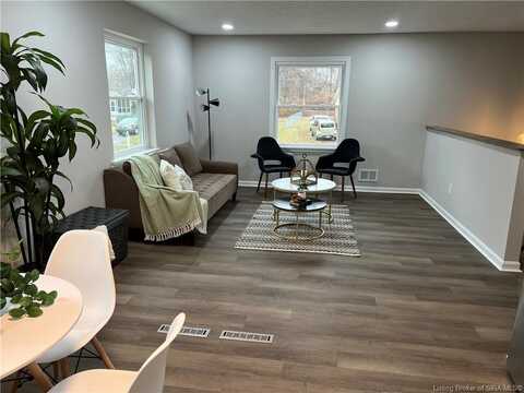 325 Hawthorne Drive, Jeffersonville, IN 47130