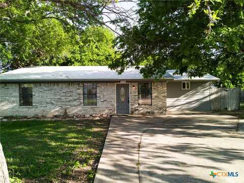906 E Avenue D, Lampasas, TX 76550