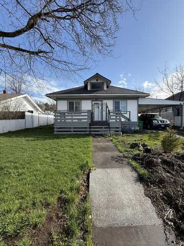 427 Crater Lake Parkway, Klamath Falls, OR 97601