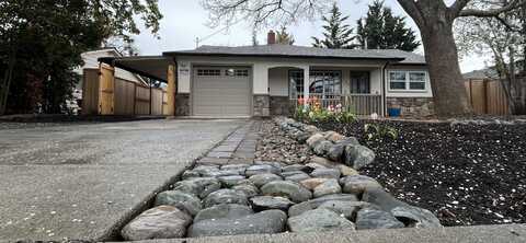 1107 NE A Street, Grants Pass, OR 97526