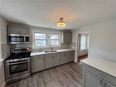 101 Rutherglen Avenue, Providence, RI 02907