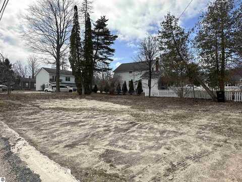 112 W Madison Avenue, Suttons Bay, MI 49682