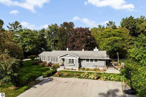 116 W Hill Street, Leland, MI 49654