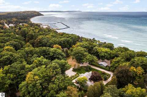 116 W Hill Street, Leland, MI 49654