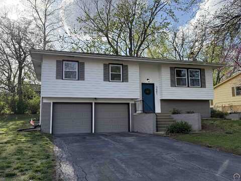 3601 SE Crestwater DR, Topeka, KS 66605