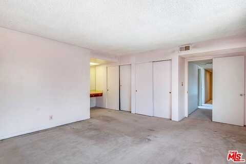 Niland, LYNWOOD, CA 90262