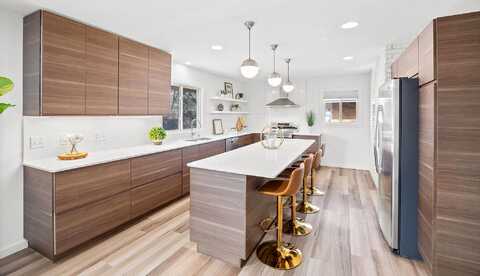Major, MINNEAPOLIS, MN 55422