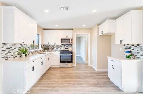 Vivian, HEMET, CA 92543