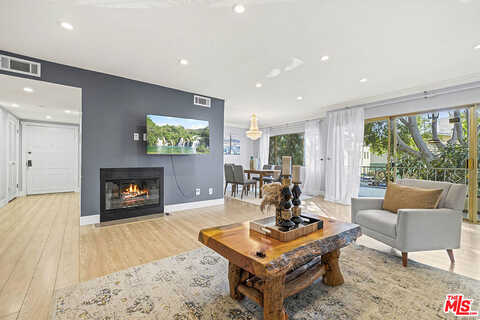 Holt, LOS ANGELES, CA 90035