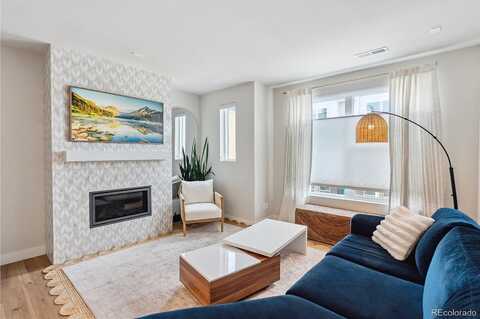 Valentia, DENVER, CO 80247