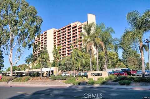 Paseo Del Lago, LAGUNA WOODS, CA 92637