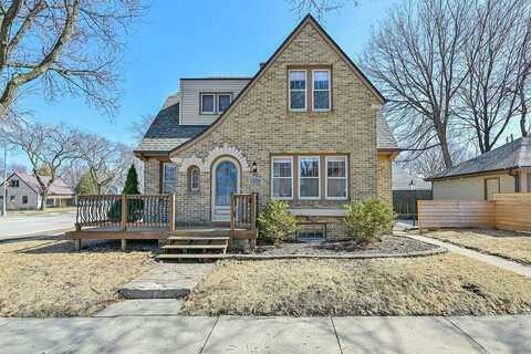 Bluemound, MILWAUKEE, WI 53213