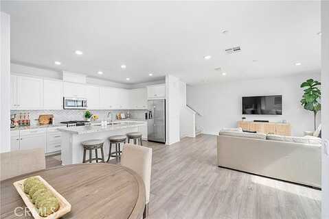 Carmona, LAKE FOREST, CA 92630