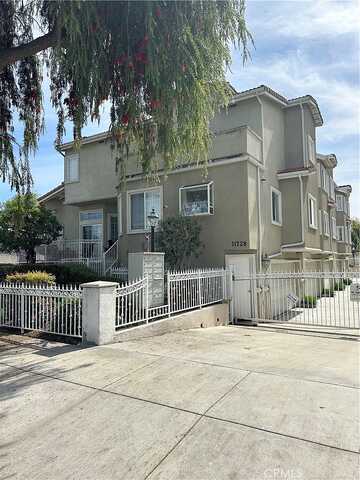 205Th, LAKEWOOD, CA 90715