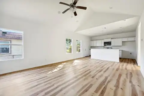 10Th, CORSICANA, TX 75110
