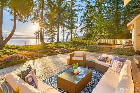 Bretland, CAMANO ISLAND, WA 98282