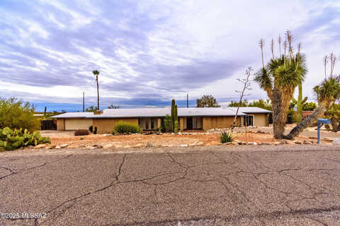 E Thunderhead Ci Circle, Tucson, AZ 85718