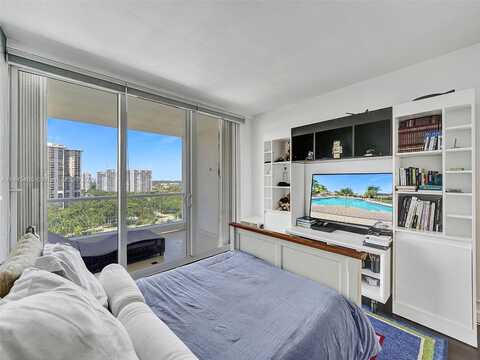 Island Blvd, Aventura, FL 33160