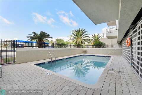 Collins Ave, Miami Beach, FL 33140