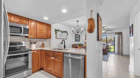 70Th, DAVIE, FL 33314