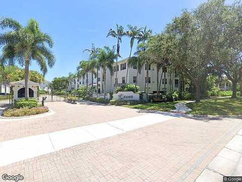 Bentwater Cir, Naples, FL 34108