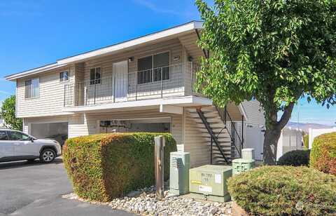 Simon St, East Wenatchee, WA 98802