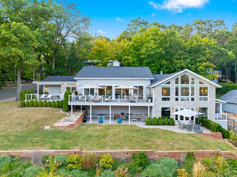 W4260 Oriole Dr, Lake Geneva, WI 53147