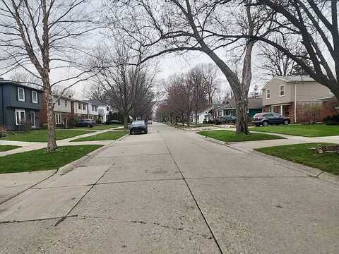 Roslyn, GROSSE POINTE WOODS, MI 48236
