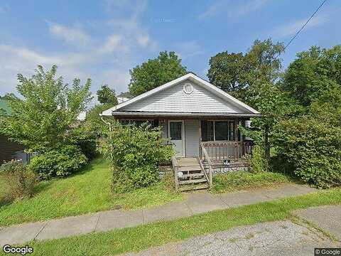 Mansion St, HAMLIN, WV 25523
