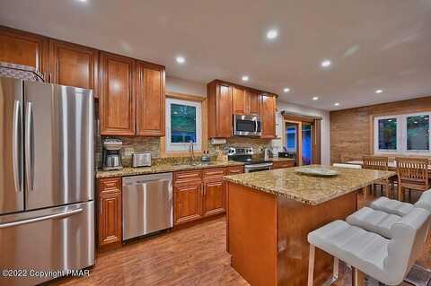 Country Place, TOBYHANNA, PA 18466
